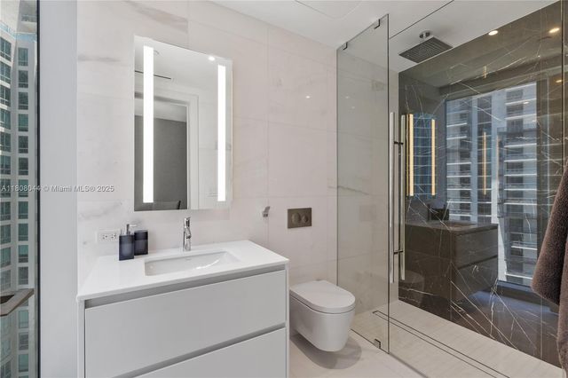 $6,330,000 | 300 Biscayne Blvd Way, Unit 3104, Miami, FL 33131