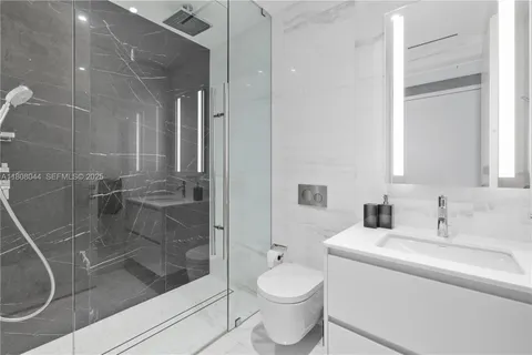 $6,330,000 | 300 Biscayne Blvd Way, Unit 3104, Miami, FL 33131