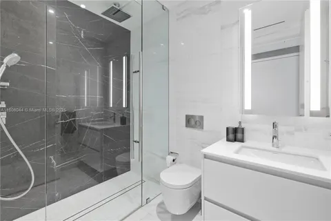 $6,330,000 | 300 Biscayne Blvd Way, Unit 3104, Miami, FL 33131