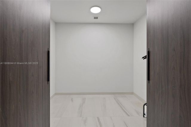 $6,330,000 | 300 Biscayne Blvd Way, Unit 3104, Miami, FL 33131