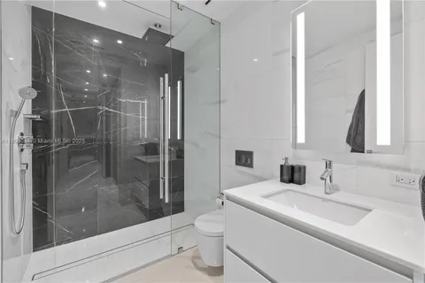 $6,330,000 | 300 Biscayne Blvd Way, Unit 3104, Miami, FL 33131