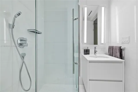 $6,330,000 | 300 Biscayne Blvd Way, Unit 3104, Miami, FL 33131