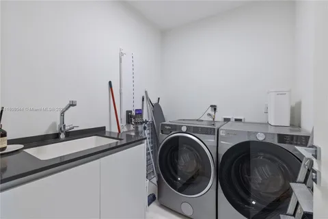 $6,330,000 | 300 Biscayne Blvd Way, Unit 3104, Miami, FL 33131