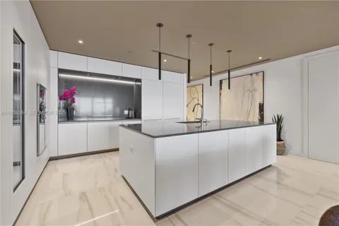 $6,330,000 | 300 Biscayne Blvd Way, Unit 3104, Miami, FL 33131