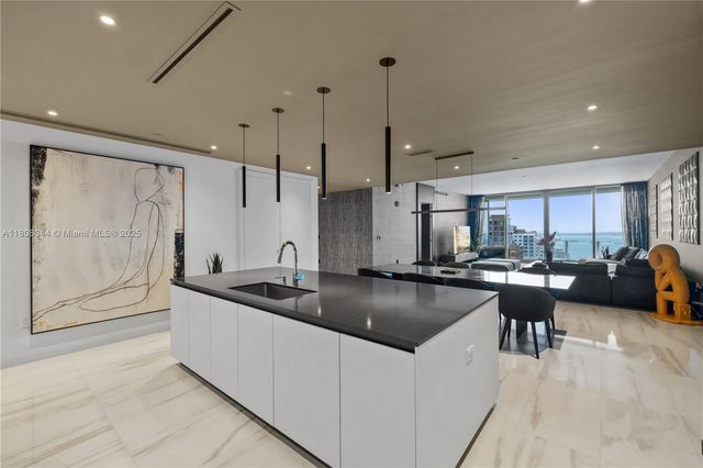 $6,330,000 | 300 Biscayne Blvd Way, Unit 3104, Miami, FL 33131
