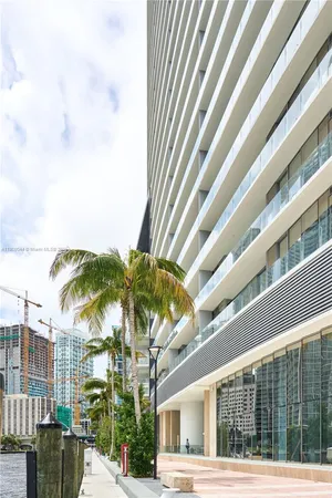 $6,330,000 | 300 Biscayne Blvd Way, Unit 3104, Miami, FL 33131