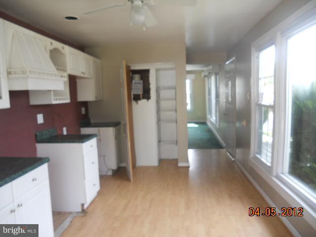 201 Bar Harbor Road Pasadena, MD 21122 - Photo 5 of 13 Kitchen