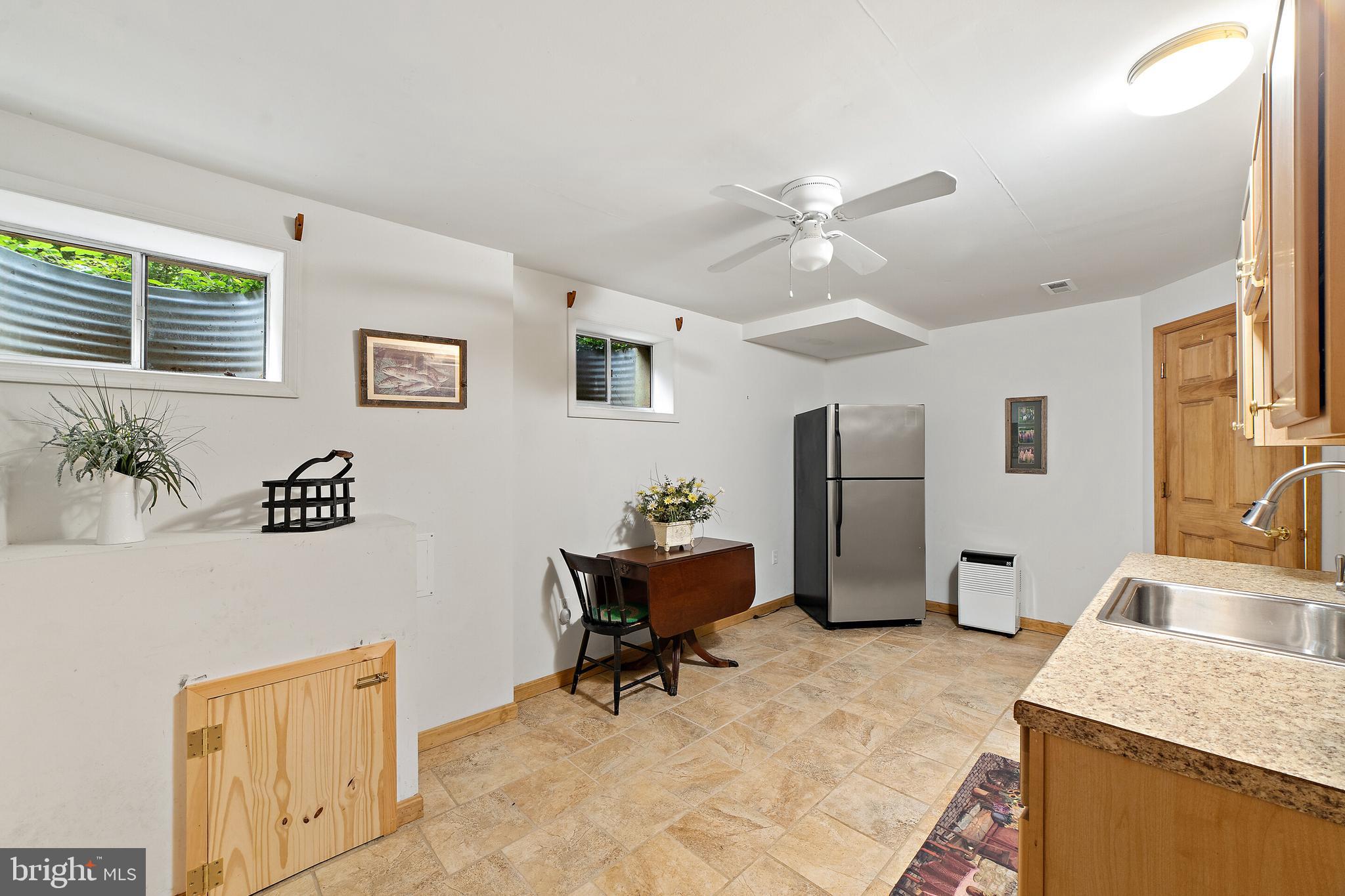 5786 Keyser Road Hume, VA 22639 - Photo 22 of 42 In-aw kitchen LL