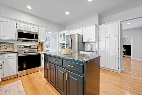$730,000 | 2900 West 131st Street, Leawood, KS 66209