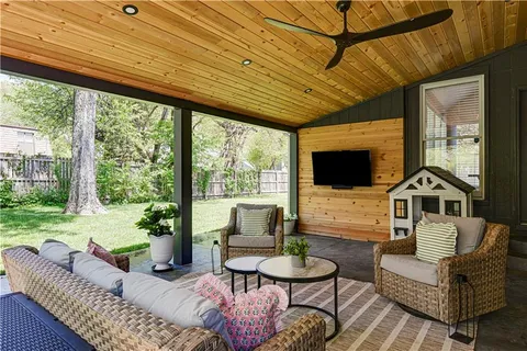 $730,000 | 2900 West 131st Street, Leawood, KS 66209