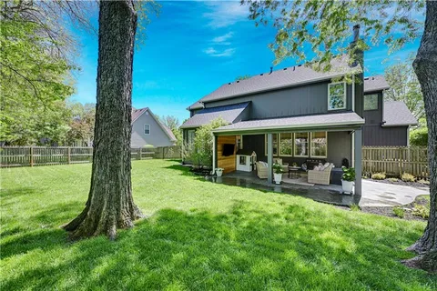 $730,000 | 2900 West 131st Street, Leawood, KS 66209