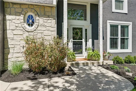 $730,000 | 2900 West 131st Street, Leawood, KS 66209