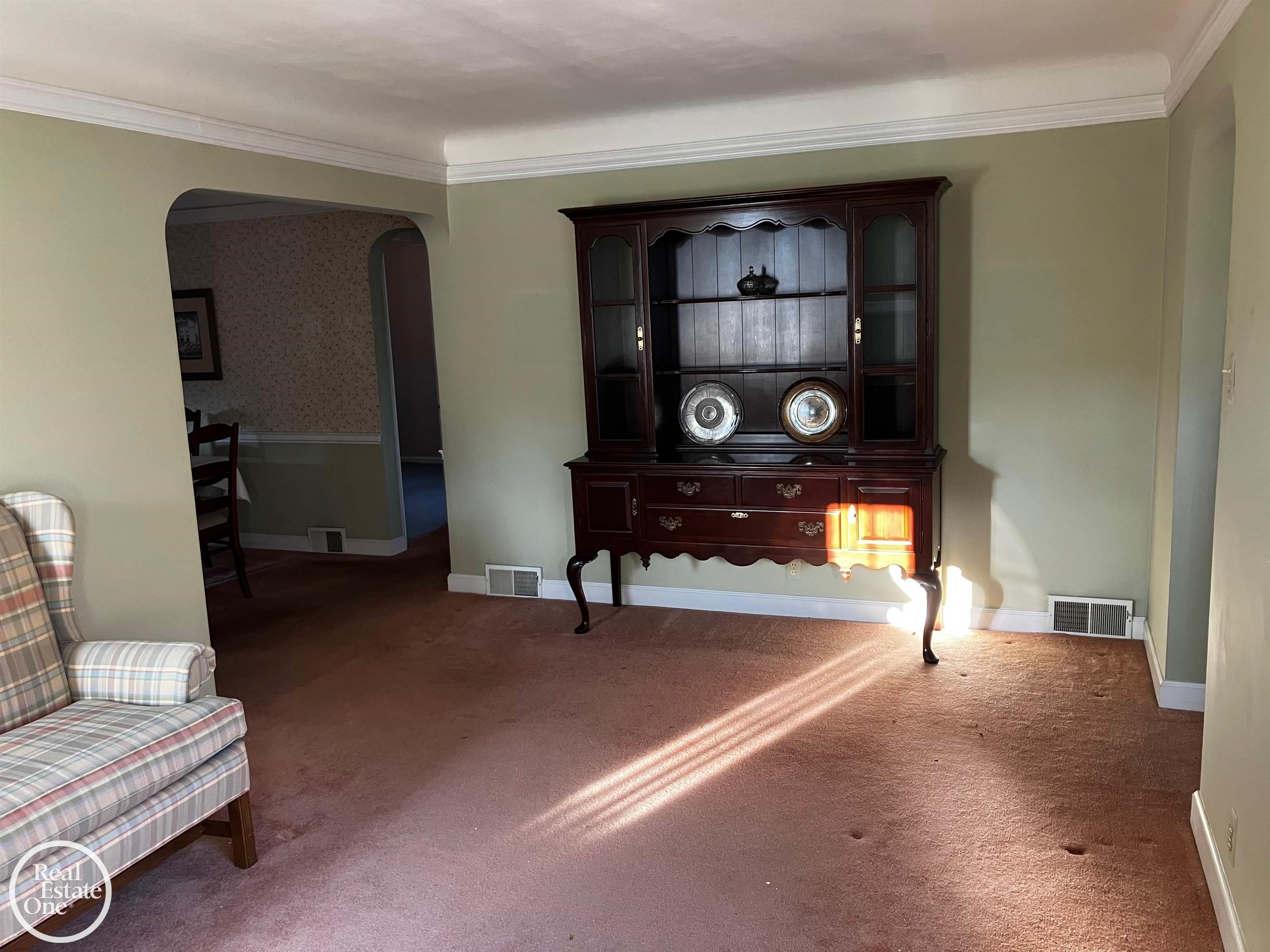 735 Hampton Road Grosse Pointe Woods, MI 48236 - Photo 4 of 27