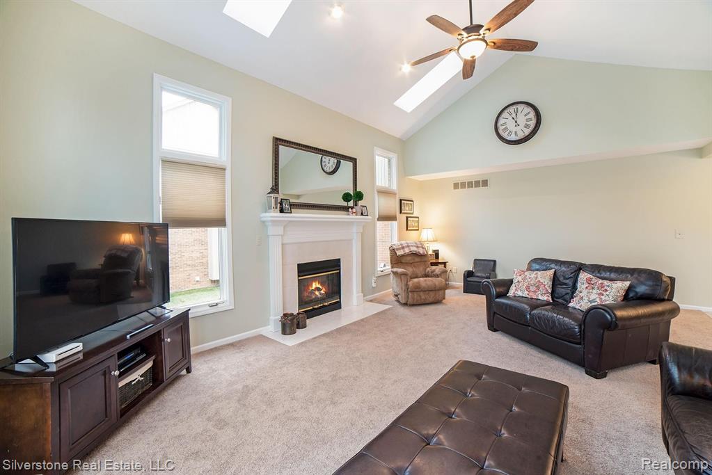 798 Grovecrest Rochester Hills, MI 48307 - Photo 9 of 49