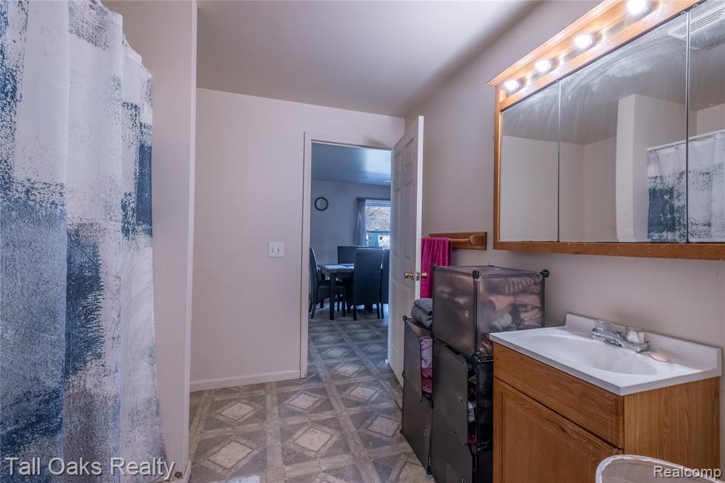 6054 East Pierson Road Flint, MI 48506 - Photo 18 of 38