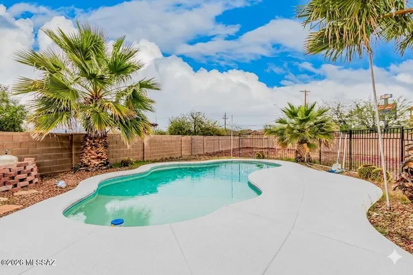 $375,000 | 8509 East Sarnoff Ridge Loop, Tucson, AZ 85710