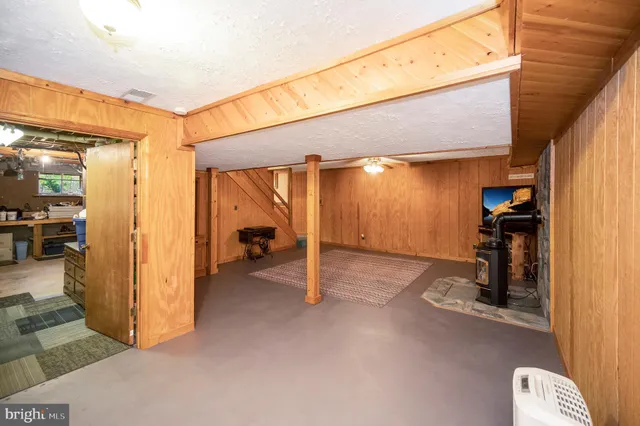 a view of entryway with a front door