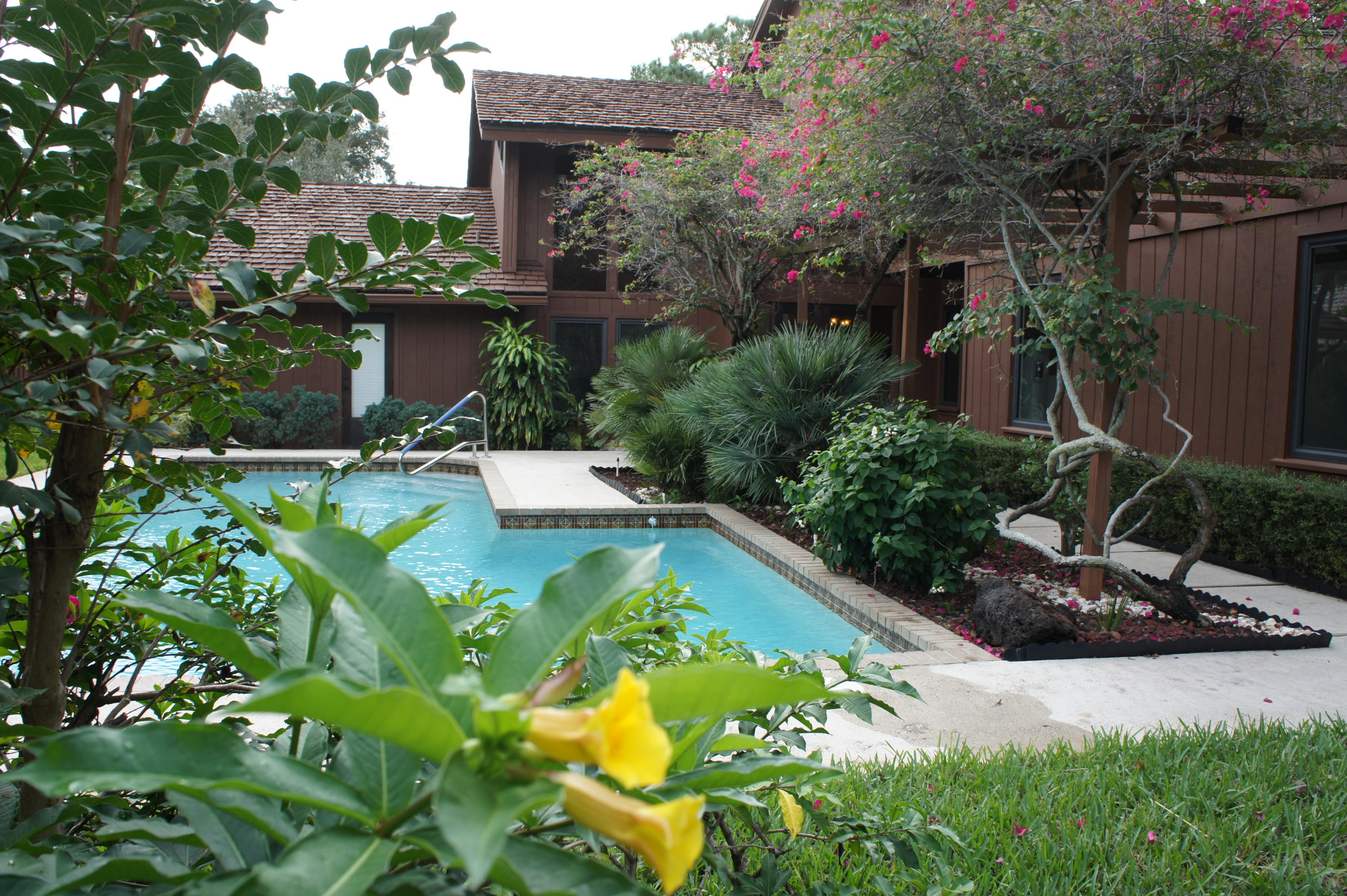 860 Southwest 20th Street Boca Raton, FL 33486 - Photo 42 of 44 Courtyard