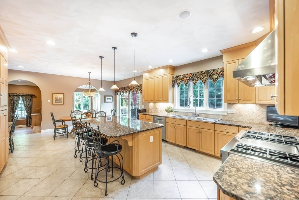 17 Chongris Circle Andover, MA 01810 - Photo 4 of 42