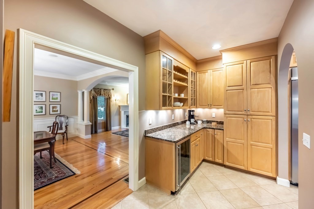 17 Chongris Circle Andover, MA 01810 - Photo 5 of 42