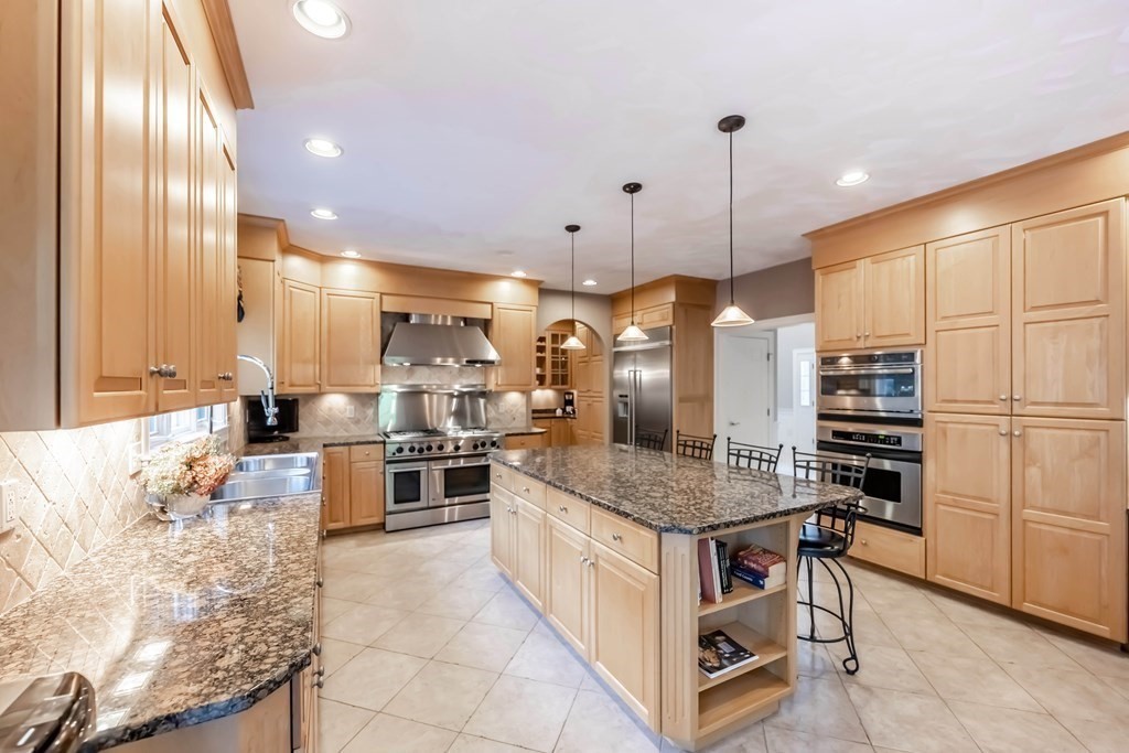 17 Chongris Circle Andover, MA 01810 - Photo 6 of 42