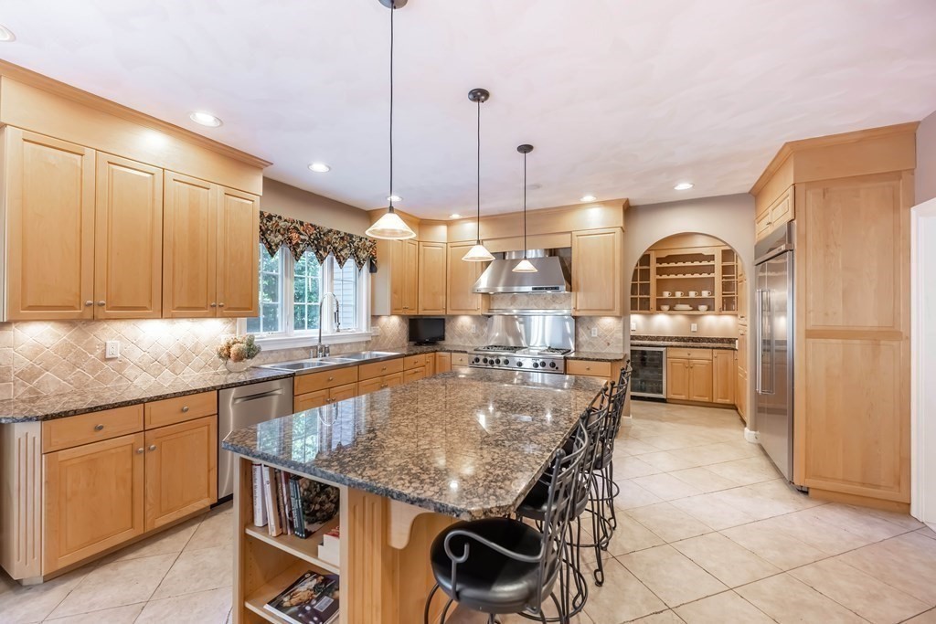 17 Chongris Circle Andover, MA 01810 - Photo 9 of 42