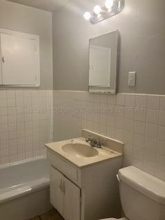 4500 South Bonham Street Amarillo, TX 79110 - Photo 8 of 11 main bath