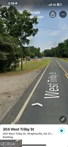 a sign that is on the wall of the building