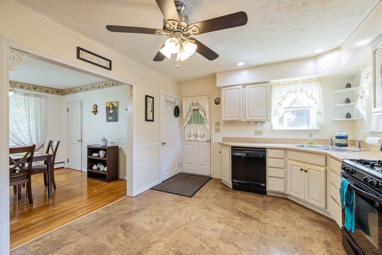 9 Tasker Street Saco, ME 04072 - Photo 5 of 27 3G0A0547