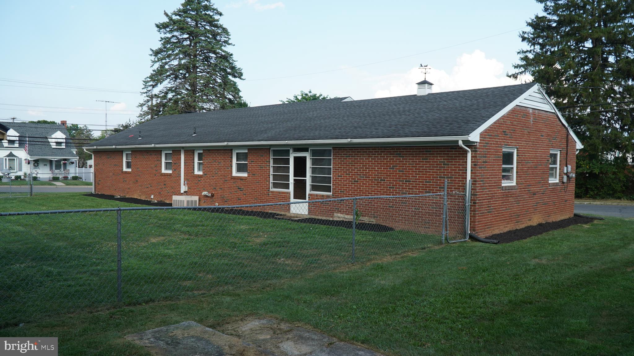 367 Devonshire Road Hagerstown, MD 21740 - Photo 32 of 35 a front view of house with yard and green space