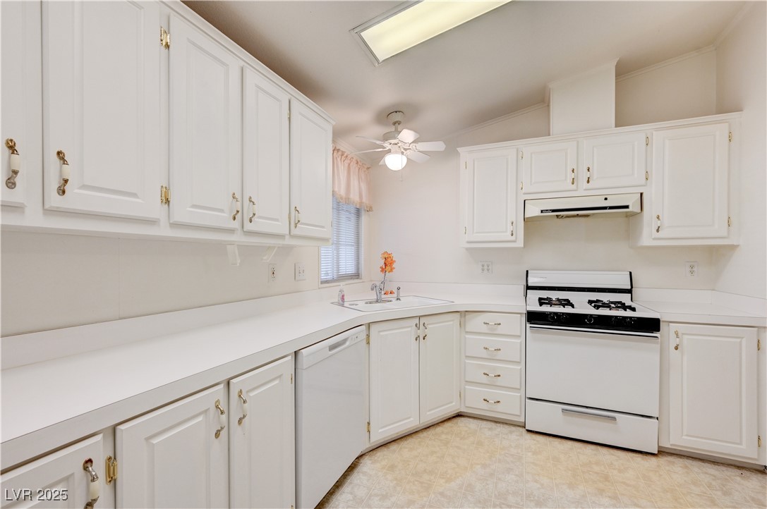 2011 Darla Street Henderson, NV 89002 - Photo 16 of 44