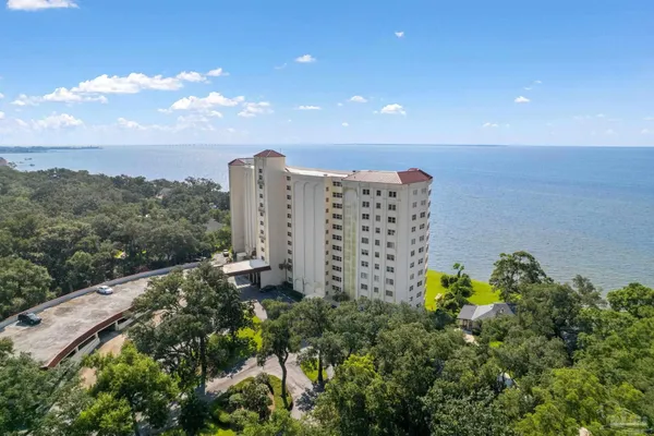 $1,950 | 615 Bayshore Drive, Unit 806, Pensacola, FL 32507