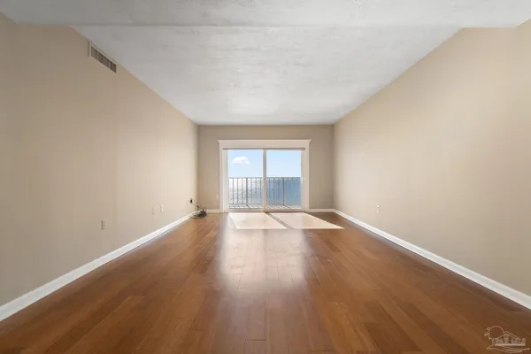 $1,950 | 615 Bayshore Drive, Unit 806, Pensacola, FL 32507