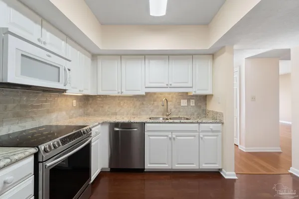 $1,950 | 615 Bayshore Drive, Unit 806, Pensacola, FL 32507