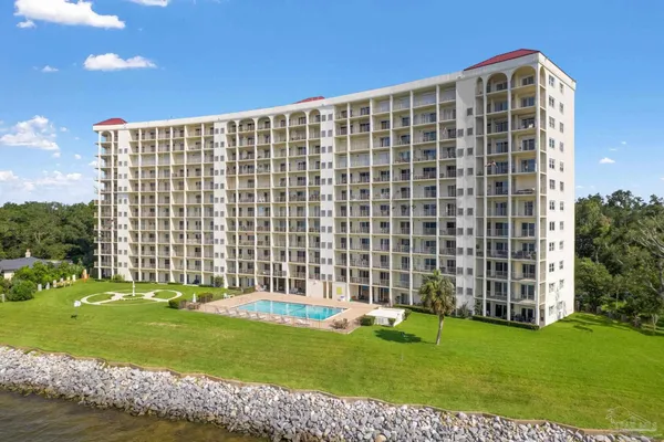 $1,950 | 615 Bayshore Drive, Unit 806, Pensacola, FL 32507