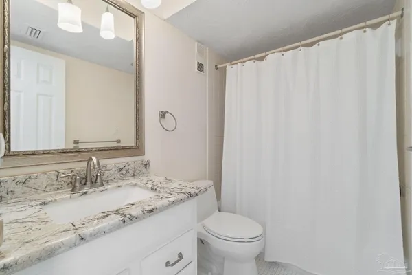 $1,950 | 615 Bayshore Drive, Unit 806, Pensacola, FL 32507