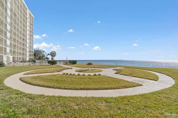 $1,950 | 615 Bayshore Drive, Unit 806, Pensacola, FL 32507