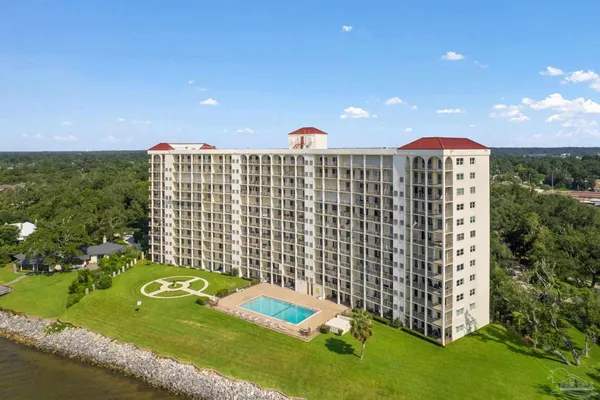 $1,950 | 615 Bayshore Drive, Unit 806, Pensacola, FL 32507