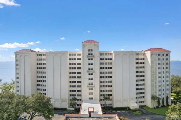 $1,950 | 615 Bayshore Drive, Unit 806, Pensacola, FL 32507