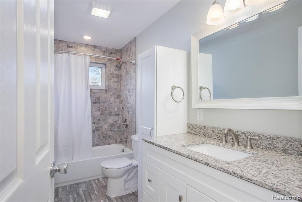 2455 Emmons Avenue Rochester Hills, MI 48307 - Photo 11 of 22