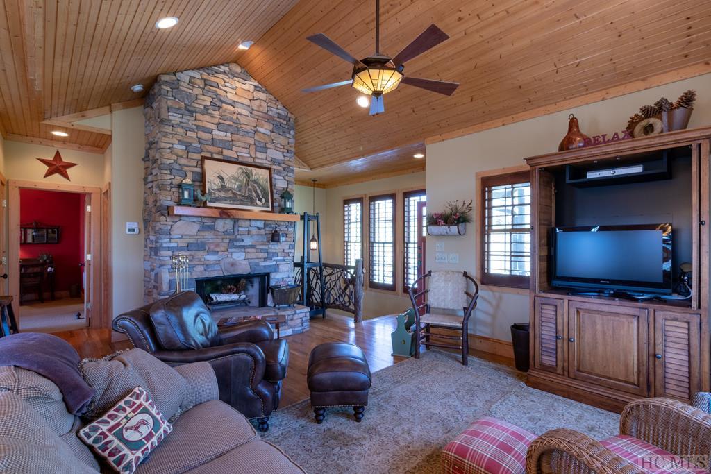 207 A Rendezvous Ridge, Unit A Cashiers, NC 28717 - Photo 3 of 24 Gallery Image 3