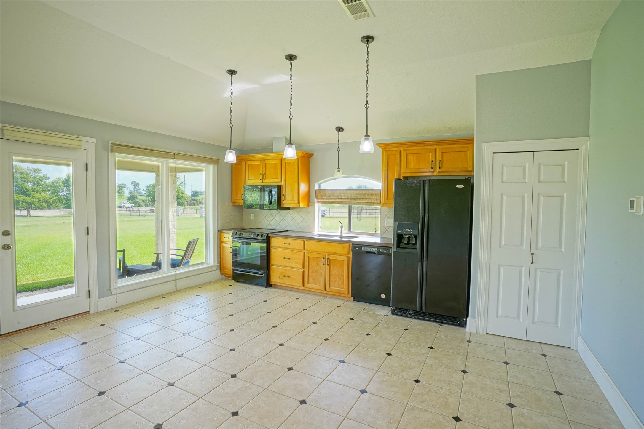 4662 Thane Road Navasota, TX 77868 - Photo 4 of 12 Gallery Image 4