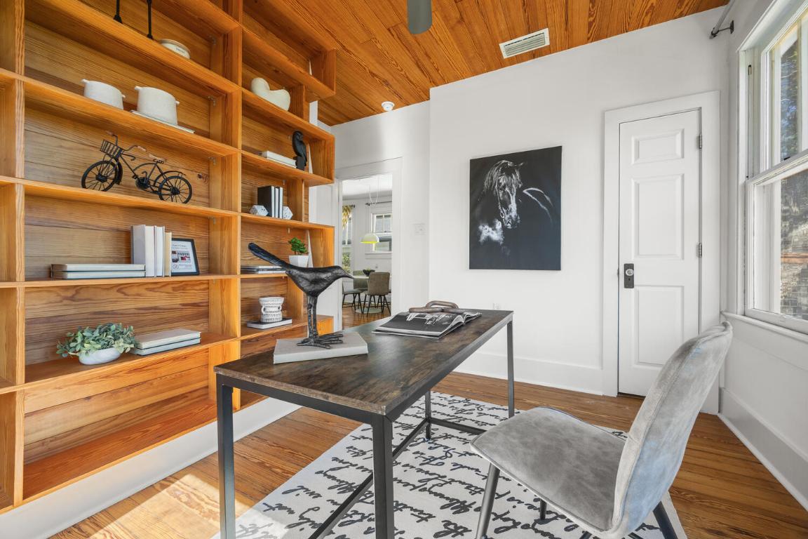 711 Patterson Avenue Austin, TX 78703 - Photo 8 of 21 a workspace with furniture and rug