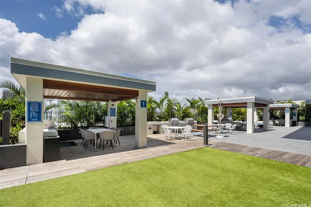 a view of a house with backyard and porch