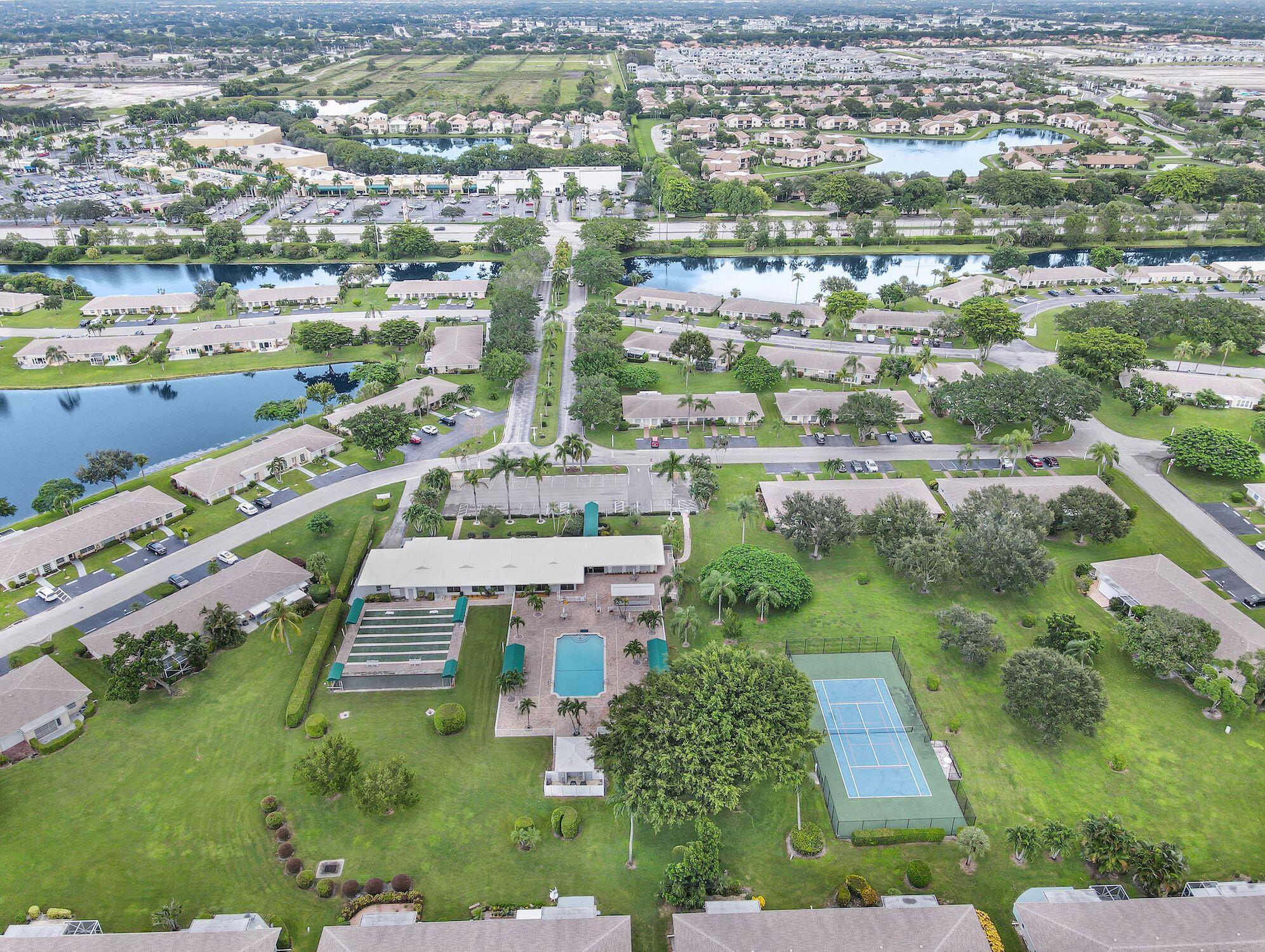 8807 Bella Vista Drive, Unit 280 Boca Raton, FL 33433 - Photo 42 of 44 an aerial view of multiple house