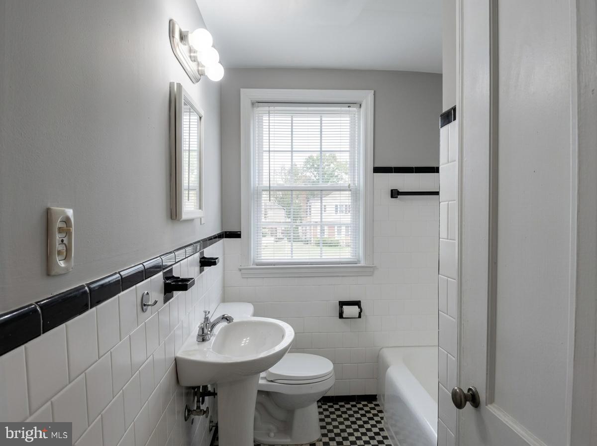 1615 Thetford Road Baltimore, MD 21286 - Photo 14 of 20