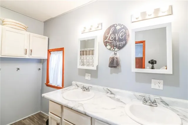 $153,900 | 50 Circle Drive, Windsor, MO 65360