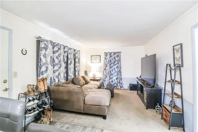 $153,900 | 50 Circle Drive, Windsor, MO 65360