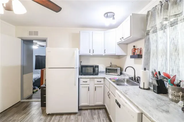 $153,900 | 50 Circle Drive, Windsor, MO 65360