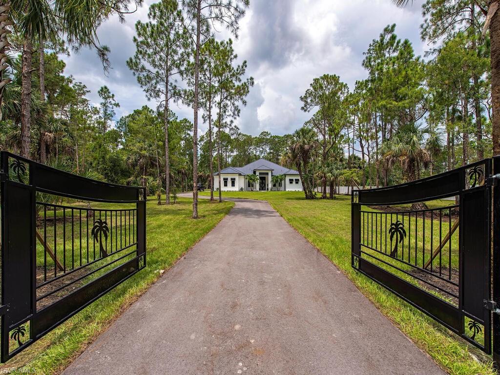 363 29th Street Southwest Naples, FL 34117 - Photo 4 of 35 Gallery Image 4